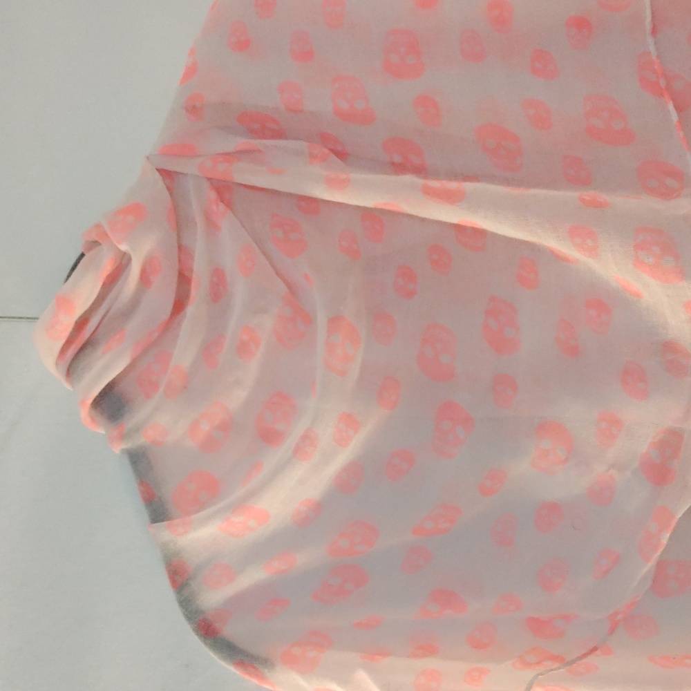 🎁 Sheer pink scarf